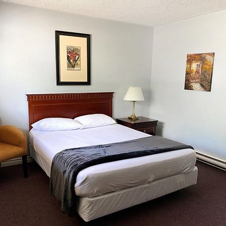 The Fort Nashwaak Motel Фредериктън Екстериор снимка